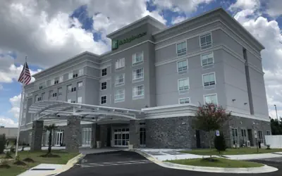 Holiday Inn Hotel & Suites Fayetteville W-Fort Bragg Area by IHG