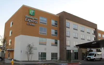 Holiday Inn Express & Suites Phoenix - Airport North by IHG