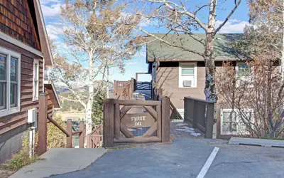 Ptarmigan Mountain 202 3 Bedroom Condo by RedAwning