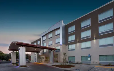 Holiday Inn Express & Suites Chico by IHG