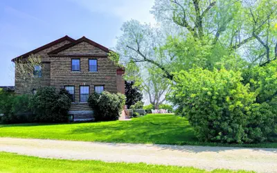 Oddfellow Inn & Farm