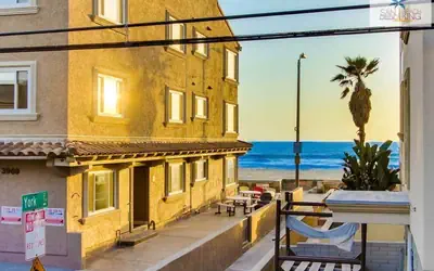 200-Surf Stars Penthouse