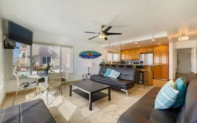 1 bedroom con with free parking!