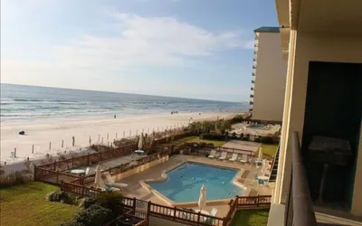 Beachfront | Pool | Gym | Sleeps 6 | Central PCB