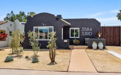 Vintage Bungalow|Mid-Century Charm|Walk to Dining