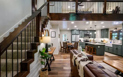 Private Cabin on 4 acres + Near Attractions + Private Oversized Porch + Hot Tub