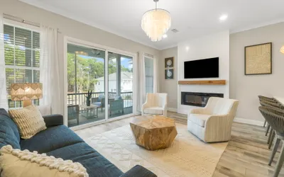 Stunning Spacious 3 Bedroom~Easy 30A & Beach Access~ Amazing Lake View With Pool
