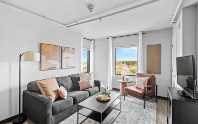 Top Floor | New King Bed | Free Parking  | Gym