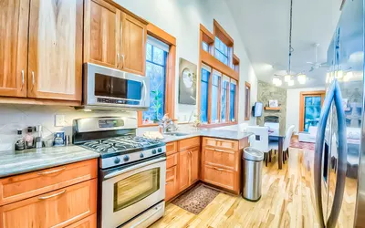 Exclusive Pet Friendly Home! Private Hot Tub,Gym