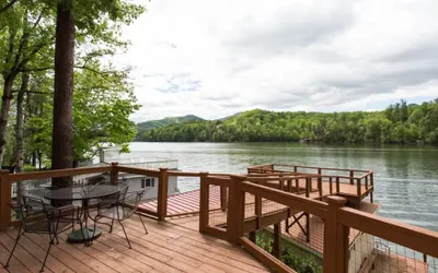 Wallace Lake House - Lake Lure Lakefront