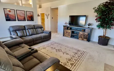 Private Room/Bathroom/Garage in Grand Residence