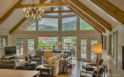 Lure Me - Carolina Properties - Lakefront with 2 houses