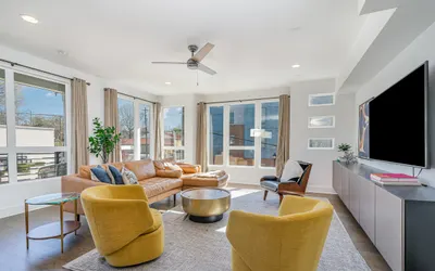 Madmen Loft w/ Uptown Rooftop Views