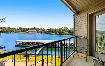 2BR Condo with Hot Tub & Pool