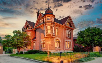 The Bressmer - Victorian National Historical Landmark Home from 1853