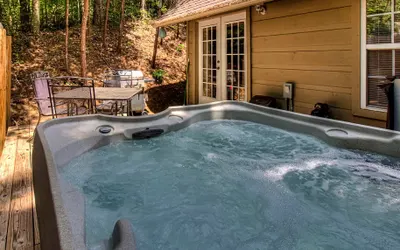 Hottub* Great Location 3.5 Miles Gatlinburg