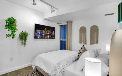 Mins to Coral Gables & Airport - Free Parking