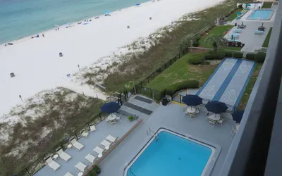 Top Floor | Beachfront | Pool | Gym | Tennis Court