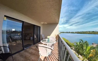 Waterfront Condo Sleeps 4, Elevator, Your Home on Water!