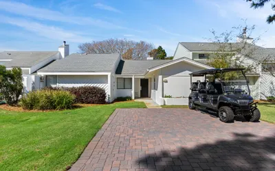 Golf Cart*Pet Friendly*Large Patio W/ Grill *Beach Access* New Neighborhood Pool