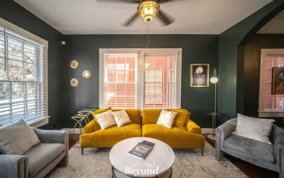 The Royal Treatment Downtown, Great for Travels