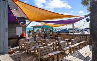 Walk to Pompano Joe's! Beach Wagon Included*Beach Access*July Bookings Available