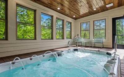 Luxe 4 BR~Sleeps 14~Swim Spa~Hot Tub~Fireplace