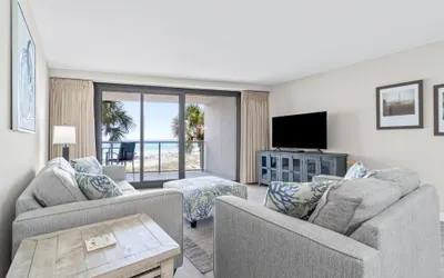 Last Minute opening! Condo Directly On Beach~Large Balcony~Tram~ Family Friendly
