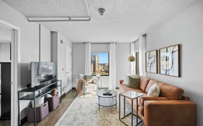 New King Bed | Free Parking | Onsite Gym | Wifi