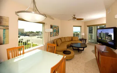 Coastal Serenity at Treasure Island; enjoy the Beach Life!