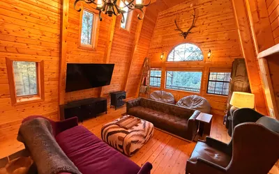 Sleeps 12 | 3 bedrooms, 2.5 baths | Fenced yard | RV parking | Pet-friendly