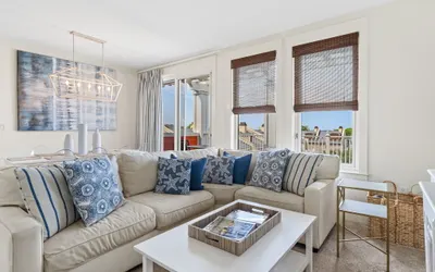 Rare Find In Baytowne Wharf*Golf Cart* Tropical Pool Deck* Hot Tub* Gym * Grills