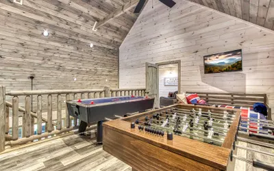 FallSale Luxe 4BR Near Island Indoor Pool Theater Game Room Sleeps12 Pirate Ship