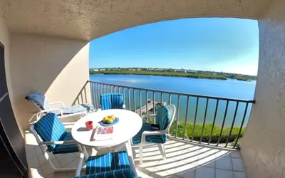 Waterfrnt 1BR, Elevator, Coastal Vibe 3rd Flr View