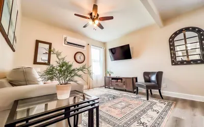 Coastal Green: Minutes to Cedar Point- Sleeps 11