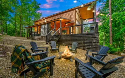 Sunset Views + Close to Attractions + Oversized Deck + Firewood Provided