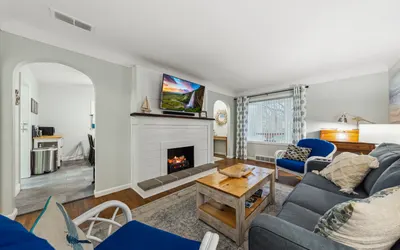 NEW Listing~2 min walk to PC Beach~Near Jet Ex