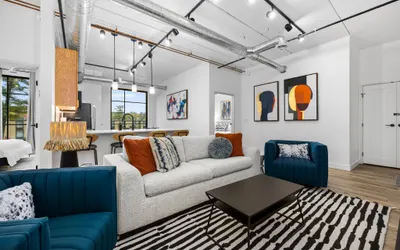 New Stylish condo w/10 hot tubs! Beach,Winery,Golf