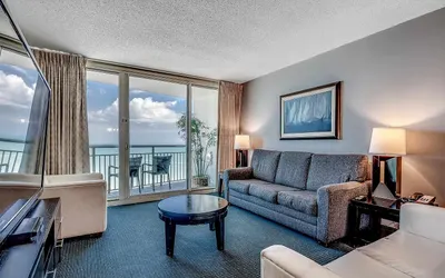 Oceanfront condo w/ pools & sea view