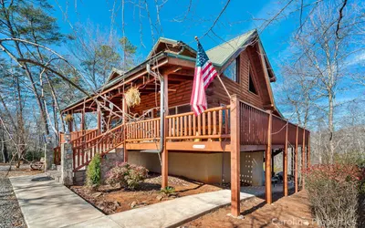 Outlander Cabin - Hot Tub, Lake and River Access!