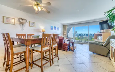 C104 | Beachfront with Beach Service, Pool, & WiFi