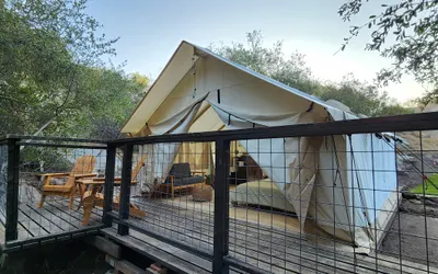 Serene Off-Grid Stay at Splitrock Farm