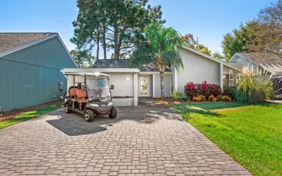 July Bookings Available * Golf Cart Included*Outdoor Dining* Beach & Pool Access
