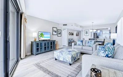 July 6-12 Now Available! Directly On Beach~Large Balcony~Tram ~ Family Friendly!