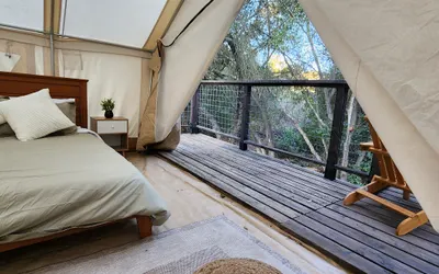 Creekside Glamping with Splitrock Valley Views