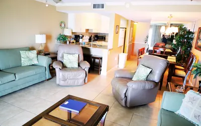 Steps to Sand | Sleeps 6 | Family Friendly