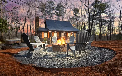 Newly Renovated Luxury Cabin w/Hot tub & Fire pit!