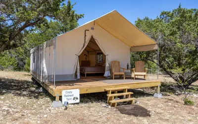 2-Bed Glamping Escape | Firepit + Hill Country Trails