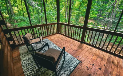 Gillford Cottage - Creek, Private, Lake Access!