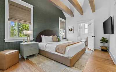 Boutique Luxury King Suite | Spa Shower, Chef Kitchen, Fireplace, Walk to Dining